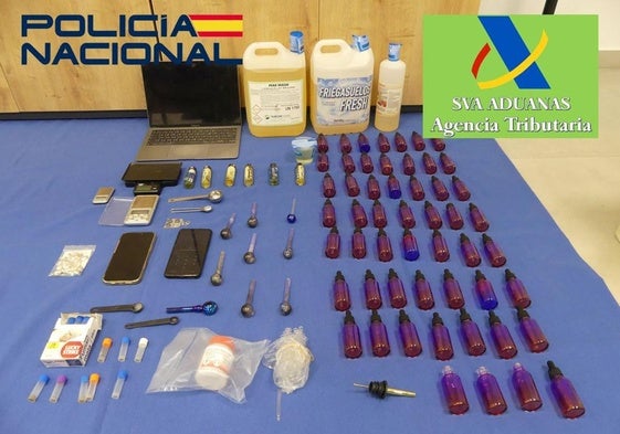 Imagen de lo incautado en los registros llevados a cabo en el bar y el domicilio del detenido