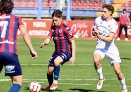Luis Nicolás con el Llerenense en el partido en el Francisco de la Hera