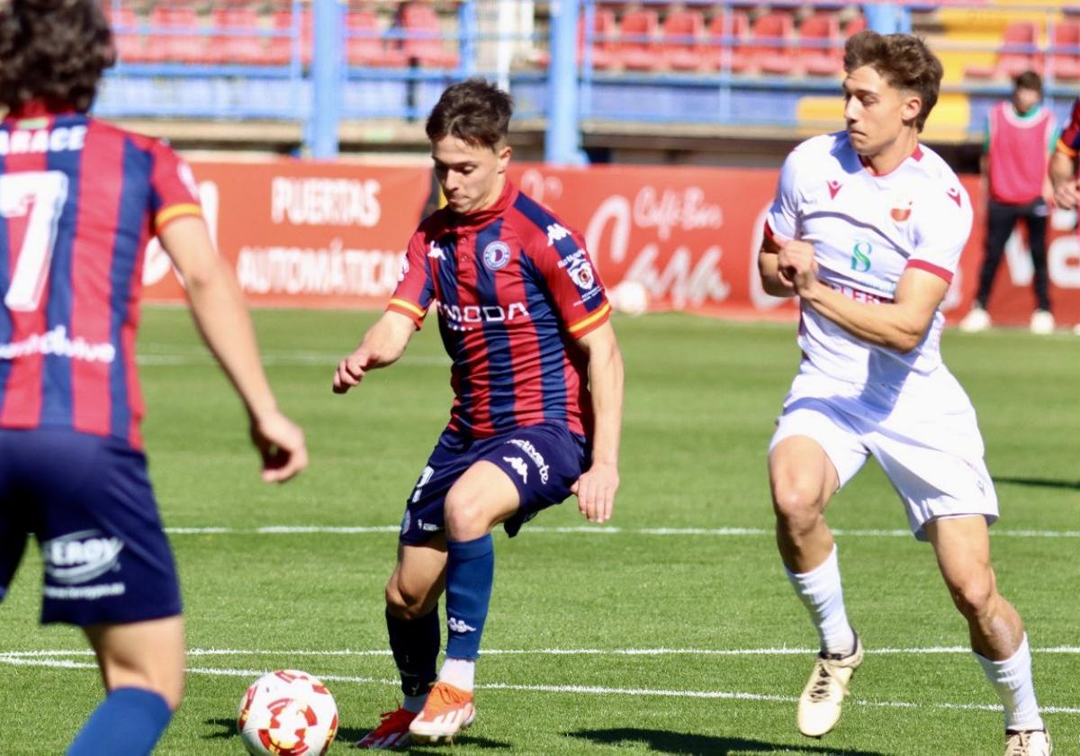 Luis Nicolás con el Llerenense en el partido en el Francisco de la Hera