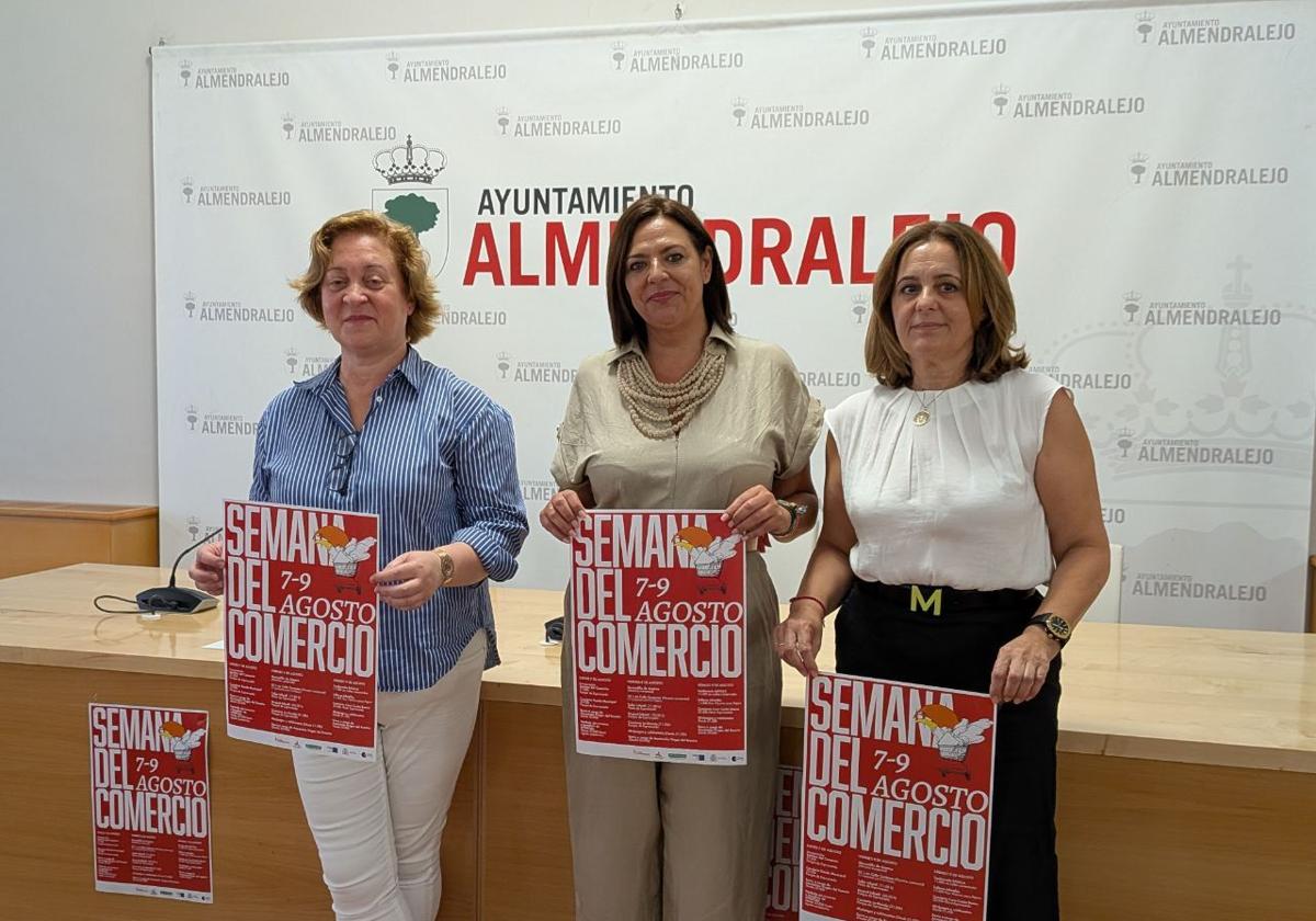 La concejala Josefina Barragán junto a representantes de Asemce y Ceal