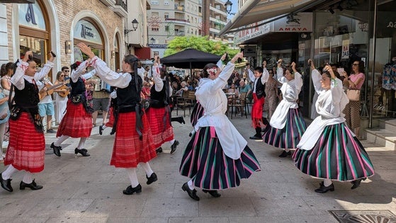 Festibarros llena las calles de música y tradiciones