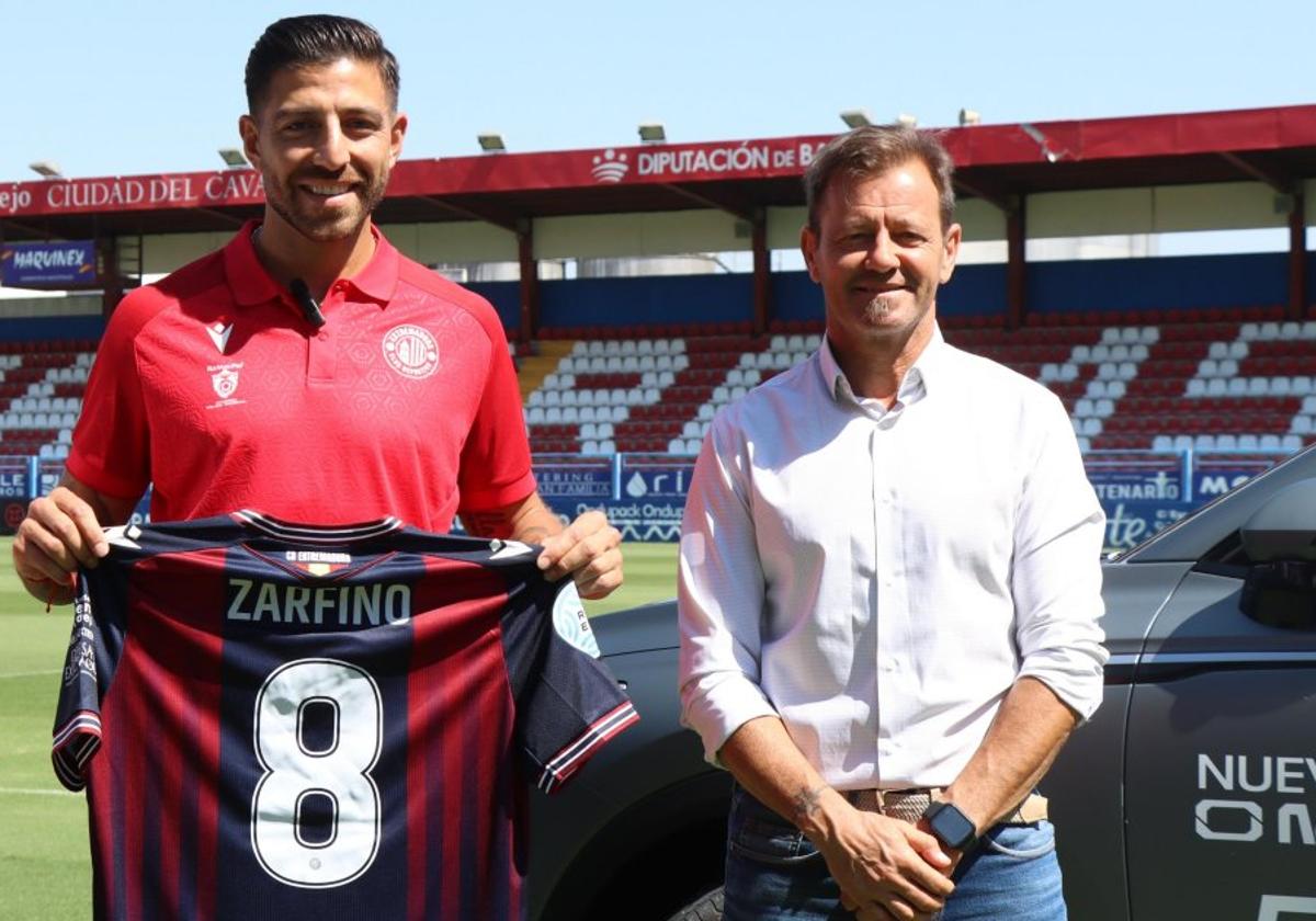 Zarfino, junto a Manuel Mosquera, durante la presentación