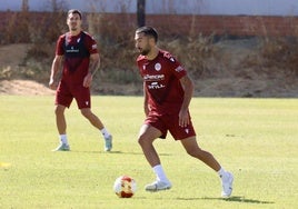 Robe, jugador del CD Extremadura, durante un entrenamiento
