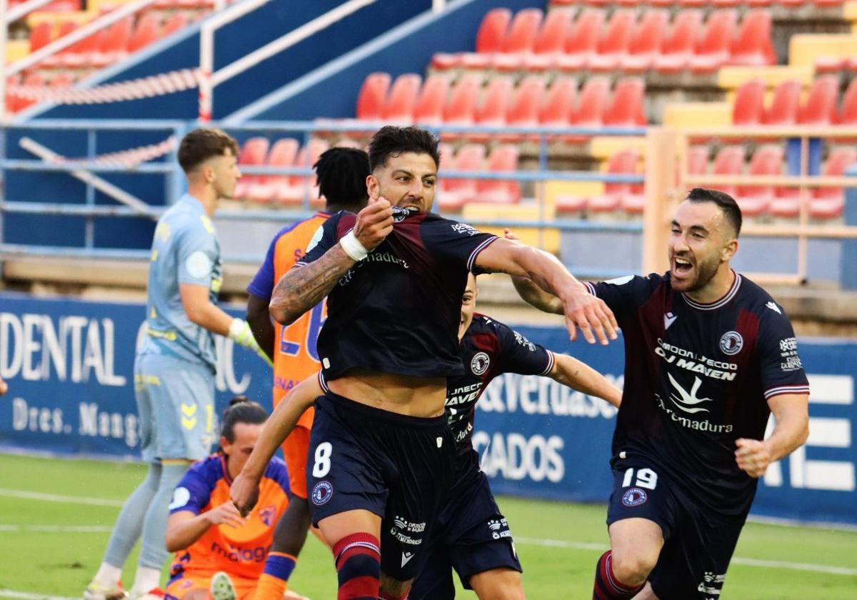 Alegria de Gio Zarfino tras anotar el gol del triunfo el domingo