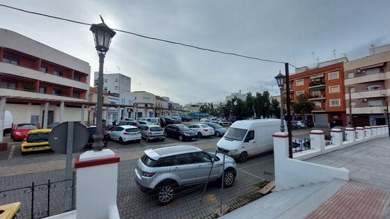 La explanada del mercado continuará como aparcamiento