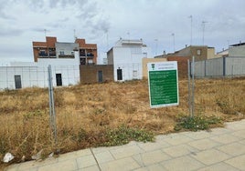 El solar que acogerá estas viviendas ya ha sido vallado y cuenta desde hace días con el cartel