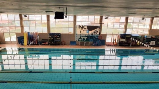 Adjudicada la obra de sustitución de la cubierta de la piscina climatizada