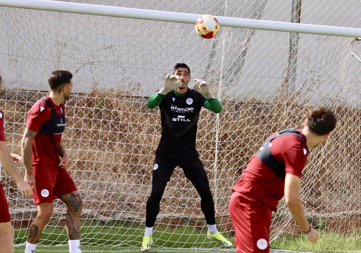 El guardameta Robador en uno de los entrenamientos de la semana