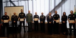 Algunos de los agentes reconocidos durante el acto celebrado este lunes