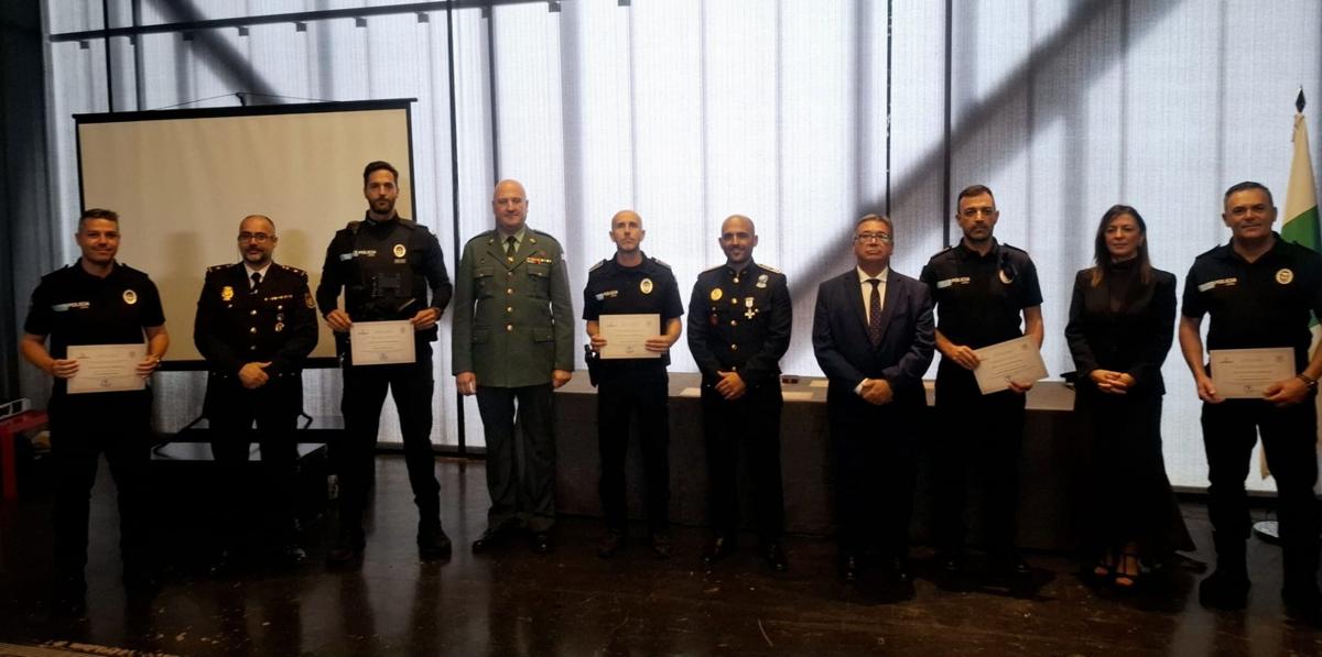 Algunos de los agentes reconocidos durante el acto celebrado este lunes