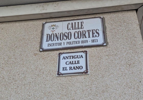 La calle Donoso Cortés ha sido la primera en lucir el rótulo también de su antigua denominación