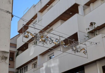 Algunas calles lucen desde hace semanas elementos navideños