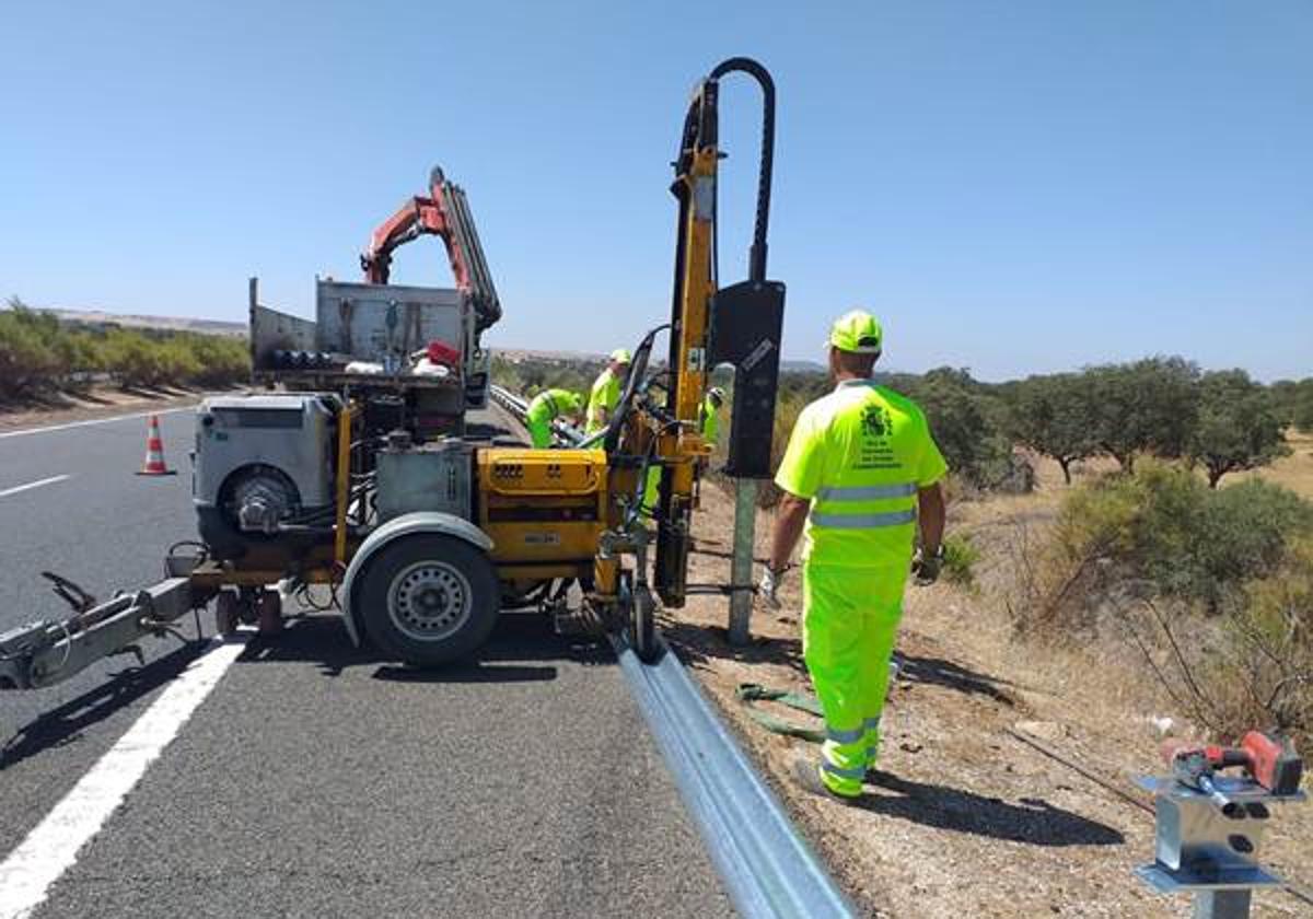 Trabajos en una carretera en una imagen de archivo