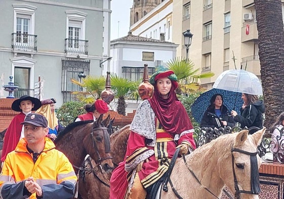 La heraldo llegando al teatro Carolina Coronado en una edición anterior