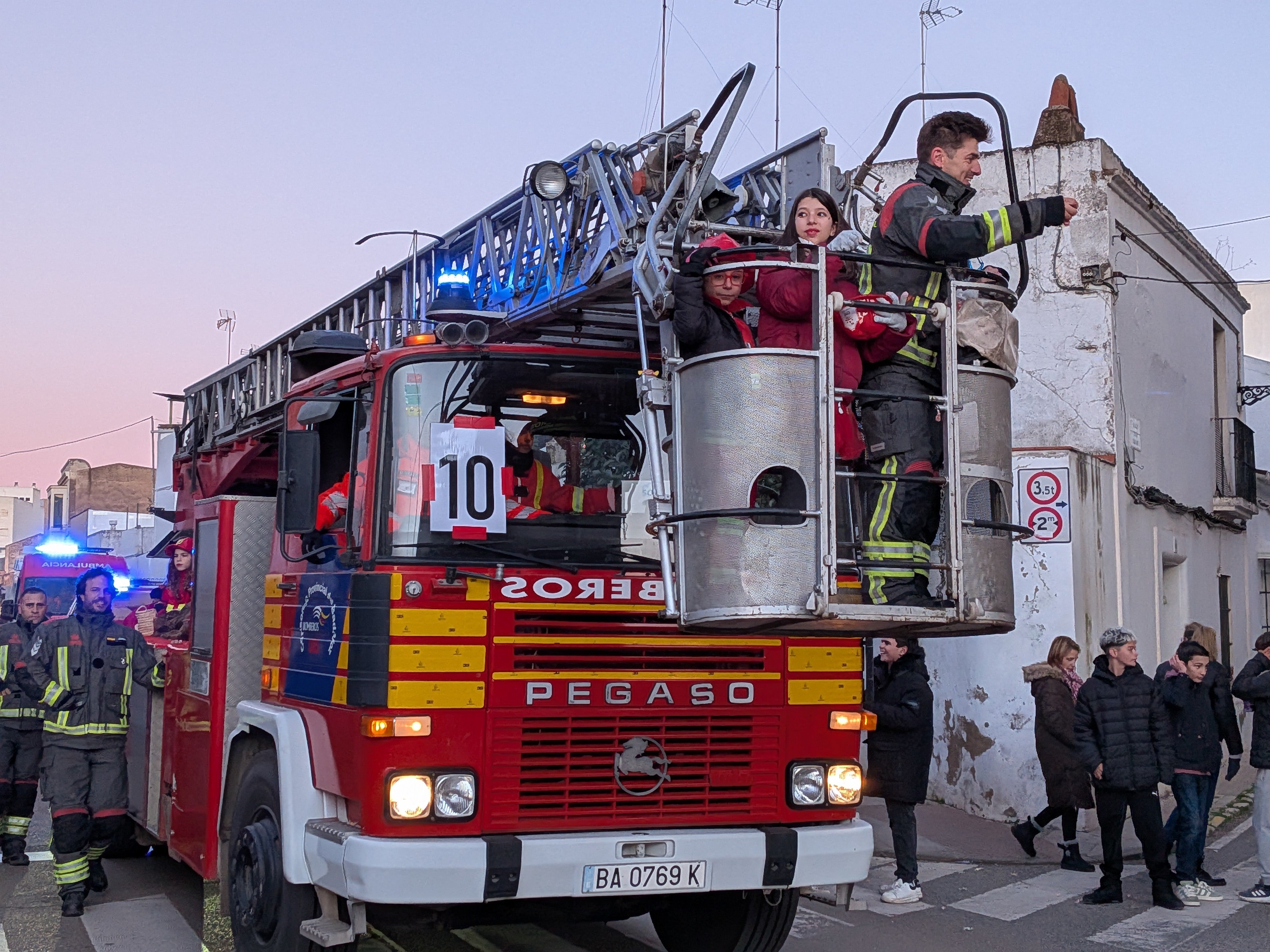 La cabalgata de Reyes de Almendralejo en imágenes