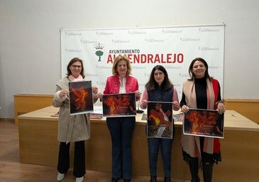 Las responsables de Festejos y Turismo junto a Ana Isabel Campos y la madre de Sonia Nuñez