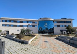 Sede central de cajalmendralejo en la plaza de San Antonio.