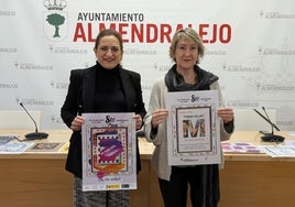 La concejala de Igualdad junto a la autora de la exposición Pilar Fernández.
