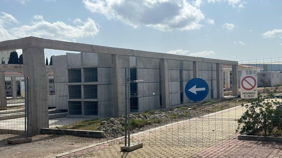 El PP denuncia la escasez de nichos en el cementerio
