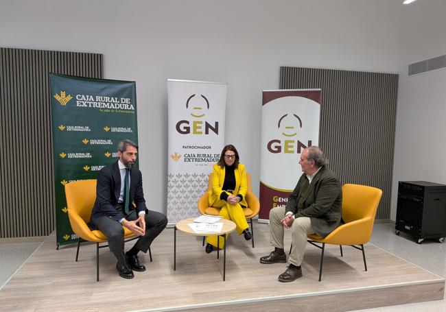 Salguero, Barragán y Caballo antes de proceder a la firma del acuerdo