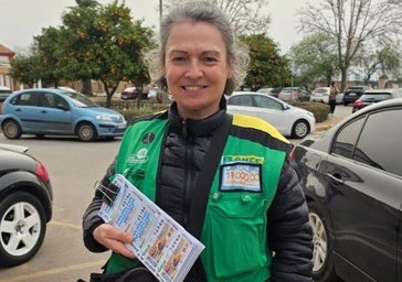 Josefina Rodríguez, vendedora de la ONCE encargada de dar el premio en la ciudad