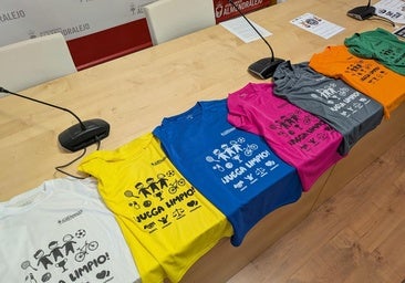 Las camisetas identifican a cada uno de los colegios participantes