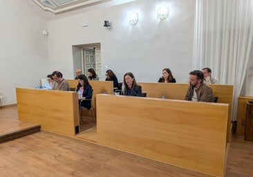 Bancada del equipo de Gobierno en el salón de plenos durante la última sesión