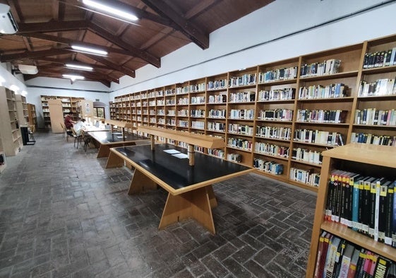 Los fondos de la biblioteca almendralejense no han dejado de crecer