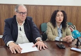 Los concejales Antonio Enríquez de Salamanca y Eloísa Gracia durante su comparecencia