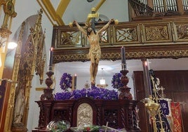 El Cristo del Amparo en el interior de Los Padres a la espera de su salida procesional