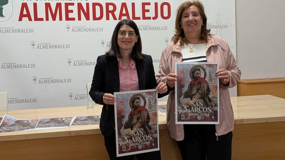 La concejala de Festejos, junto a Mari Hierro, presidenta de la hermanada