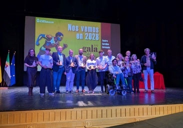 Foto de familia de los galardonados a la conclusión de la gala