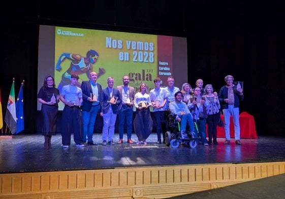 Foto de familia de los galardonados a la conclusión de la gala