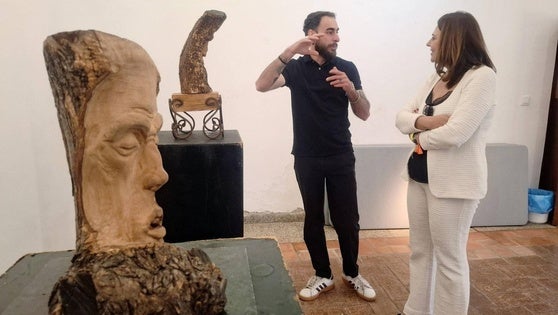 Samuel Benavent lleva la madera de olivo al Centro Cultural San Antonio