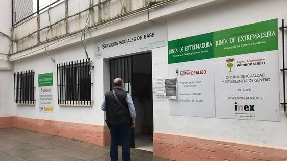 Entrada a los Servicios Sociales en el parque de la Piedad