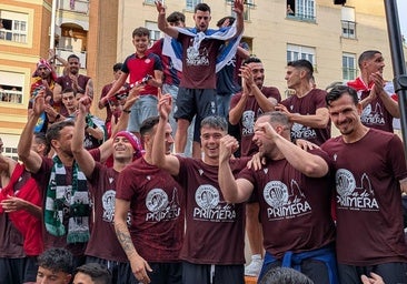 La rotonda Melchor Trejo Balsera fue la primera parada de la plantilla tras la llegada a la ciudad