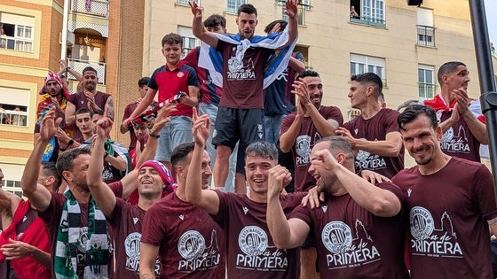La rotonda Melchor Trejo Balsera fue la primera parada de la plantilla tras la llegada a la ciudad