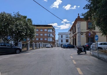 Tramo de la calle, con el colegio a la derecha, que será renombrado