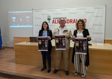 El alcalde, junto a la edil de Festejos y la representante de la promotora