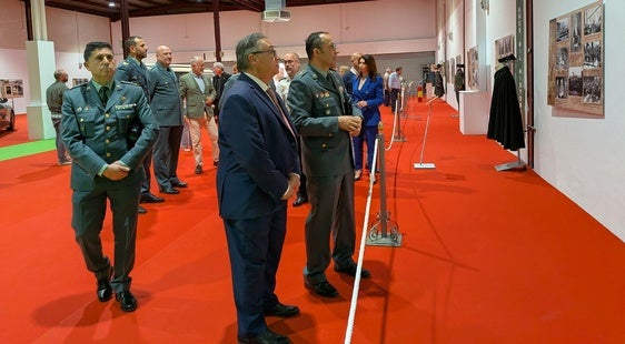 Las autoridades han visitado la muestra durante esta primera jornada