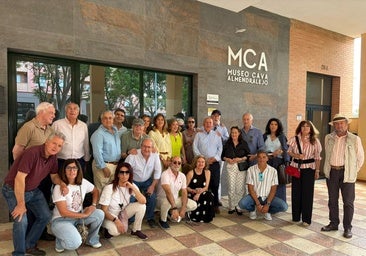 El grupo de académicos a las puertas del Museo del Cava