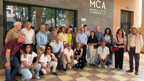 El grupo de académicos a las puertas del Museo del Cava