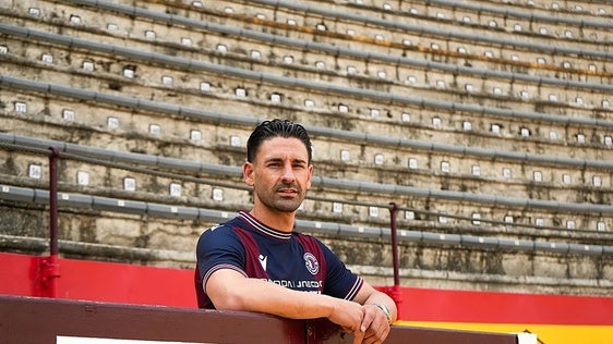 Kike Márquez inaugura una nueva etapa futbolística en Almendralejo