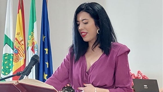 Isabel Cortés, durante la toma de posesión como concejala popular en el Ayuntamiento