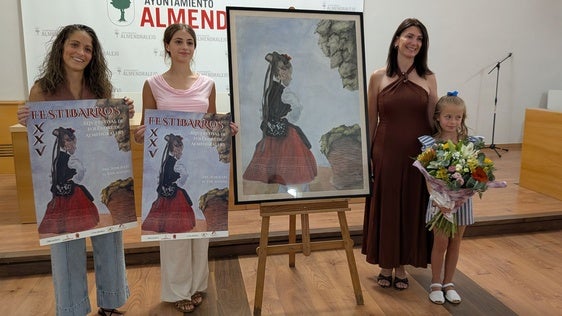 Las protagonistas durante la presentación de la programación, junto al cartel de este año