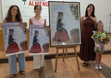 Las protagonistas durante la presentación de la programación, junto al cartel de este año
