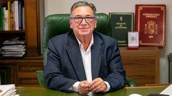 José María Ramírez Morán en su despacho de alcaldía