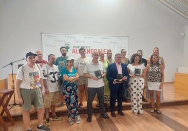 Usuarios y responsables de Feafes arroparon al autor durante la presentación