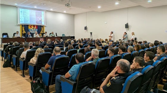 Los asistentes, durante la inauguración que dio paso a la jornada