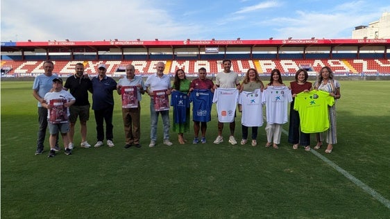 La presentación tuvo lugar en el estadio almendralejense
